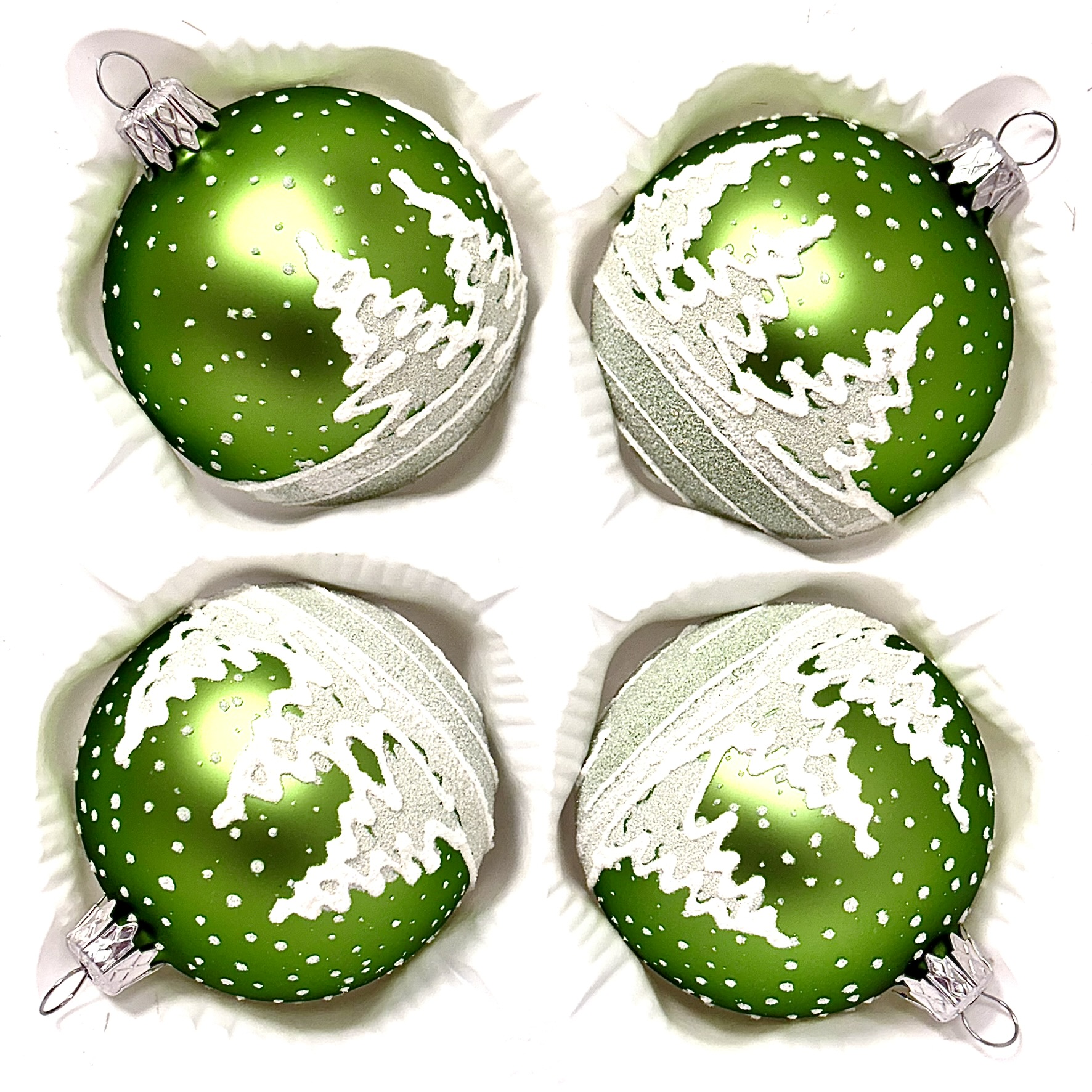 Sada zelených skleněných koulí se zasněženým lesem 🌲 (Sada 4 ks, velikost 8 cm) IRISA Balení: 4 ks, Barva: zelená