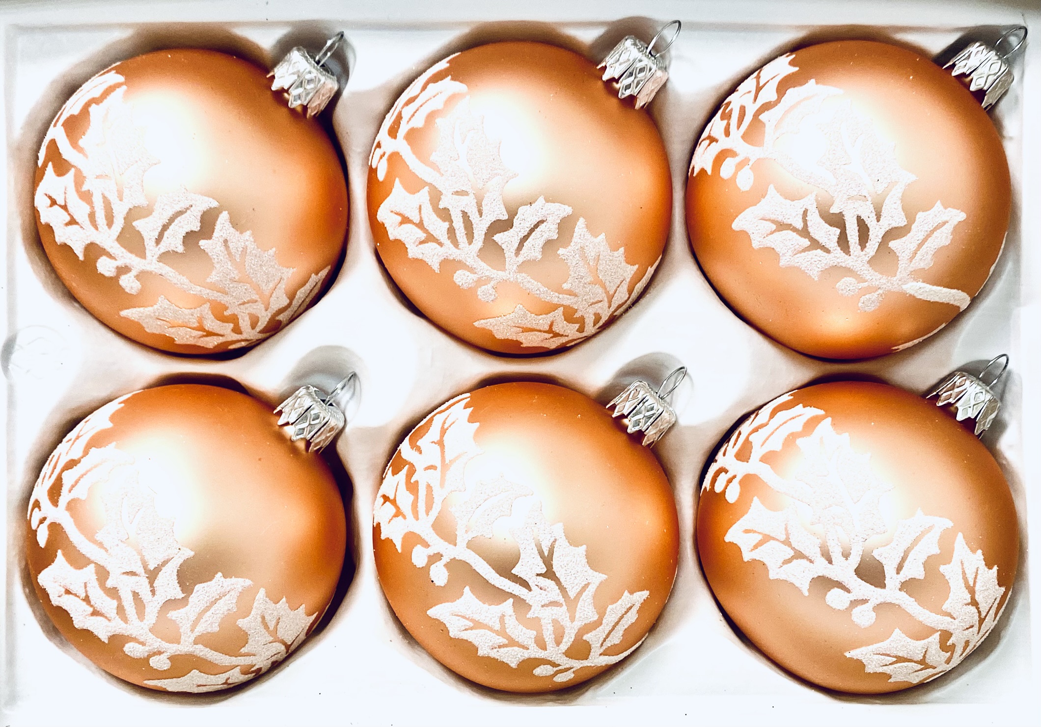 Sada vánočních ozdob – Oranžová elegance s cesmínovým dekorem (Sada 6 ks, Velikost 7 cm) Balení: 6ks, Barva: oranžová