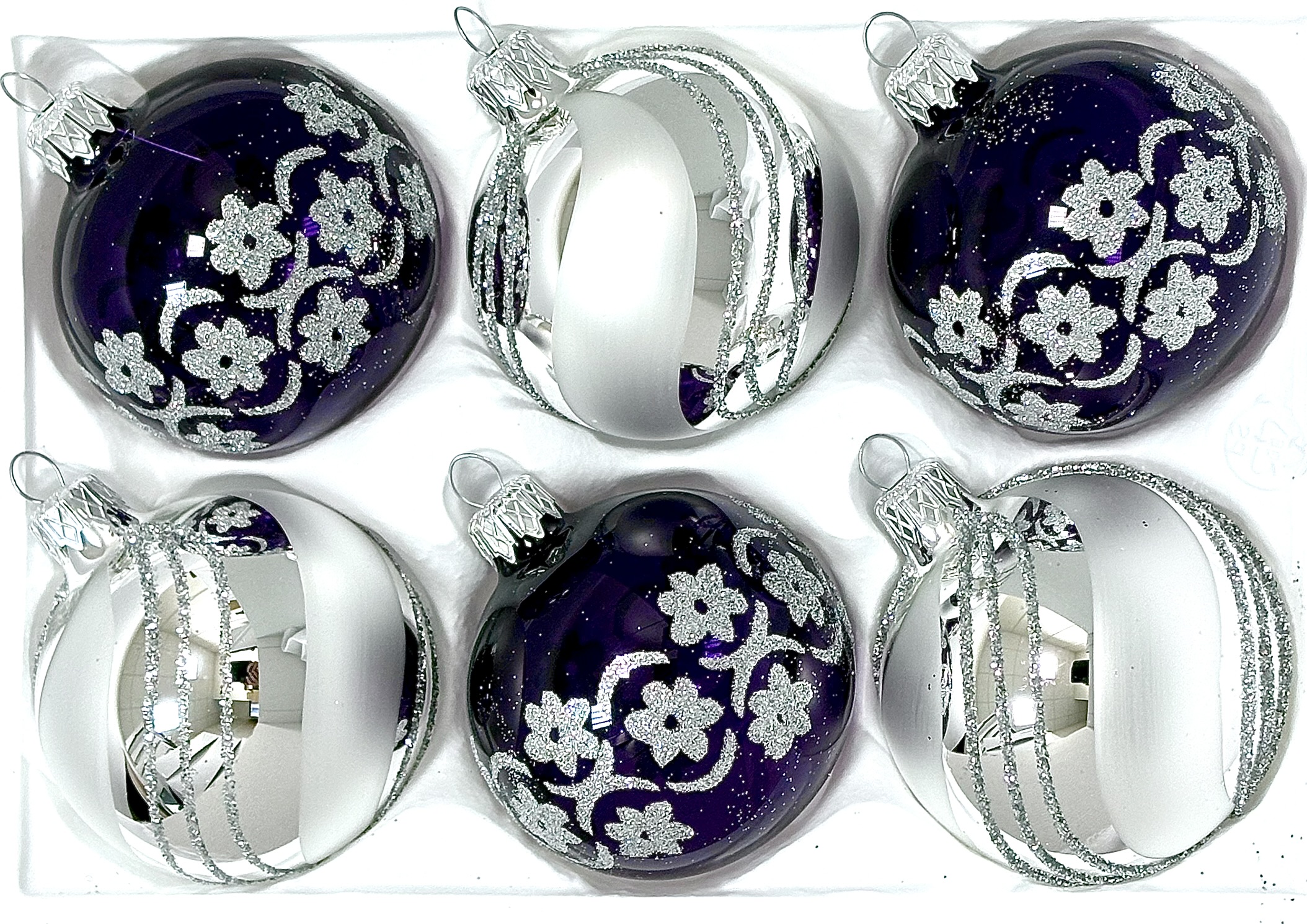 Skleněné vánoční ozdoby „Purpurové květy ve stříbře“, 7 cm, fialovo-stříbrné se stříbrným zdobením – sada 6 ks Balení: 6ks