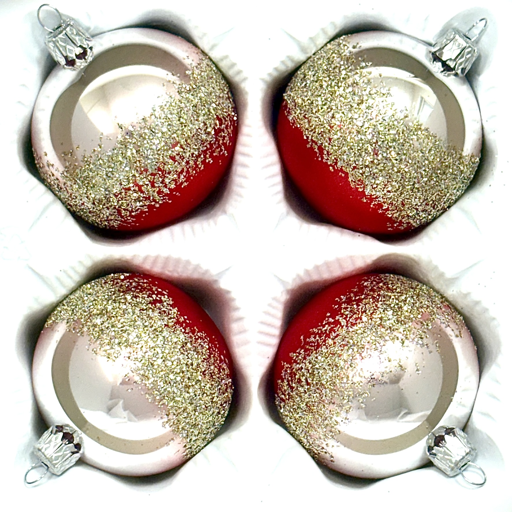 Skleněná vánoční koule Ø 7 cm – Champagne-ruby třpyt (sada 4 ks) Balení: 4ks, Barva: červená